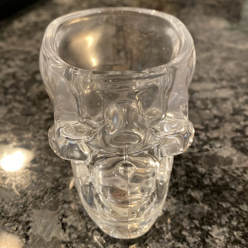 Studio crystal collection 4 skull head shot glasses brand new Halloween